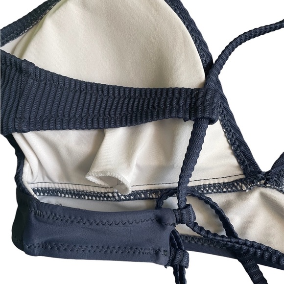 Amazin Zaful Ribbed Bikini Top with Adjustable Straps and Removable Pads (size M - Picture 4 of 7